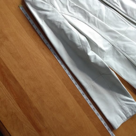 Womens White Leather Danier jacket Size large - Picture 9 of 9